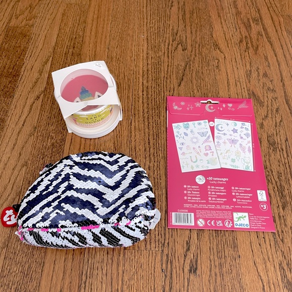 Girls Gift Set - Picture 2 of 12